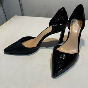 Beautiful sleek Vince Camato black heels.  Vc-Renny style